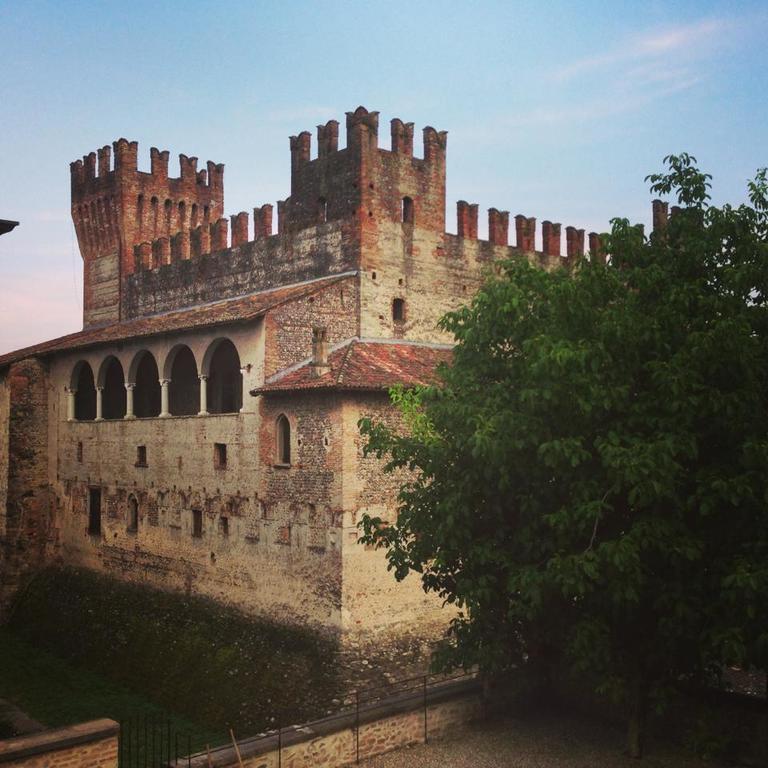 Locanda Dei Nobili Viaggiatori Cavernago Pokoj fotografie
